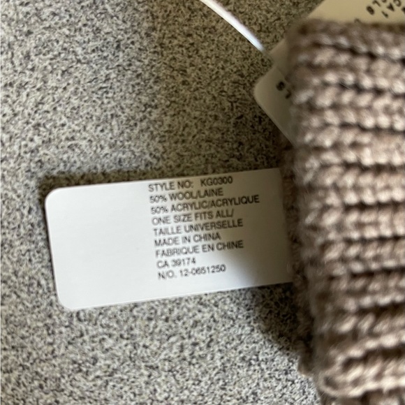 Picabo Black Beige Wool Blend Long Cable Knit Gloves O/S - Picture 6 of 8